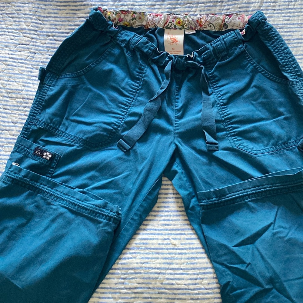 Women’s koi cargo scrub pants size meduim
